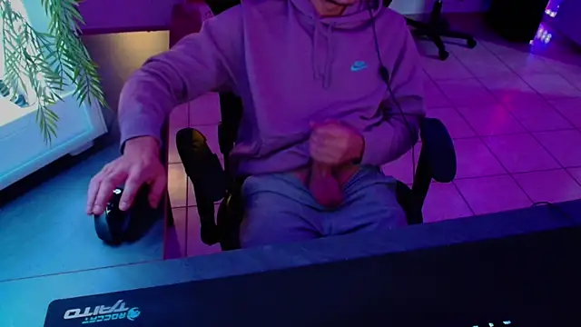 Snapshot of Vlad230323 chatting on 12-09-24, 03:22 Vlad230323 online show from 12-09-24, 03:22