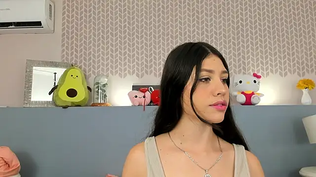 Snapshot of CheryelFox chatting on 05-20-26, 11:44 CheryelFox online show from 05-20-26, 11:44