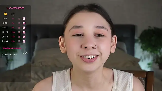 Snapshot of AislyEmbury chatting on 02-05-25, 01:26 AislyEmbury online show from 02-05-25, 01:26