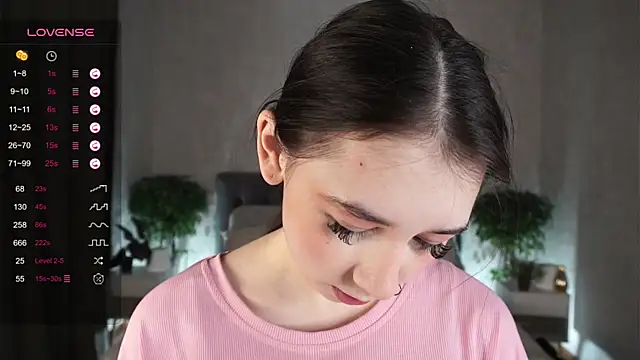 Snapshot of AislyEmbury chatting on 02-08-25, 07:38 AislyEmbury online show from 02-08-25, 07:38