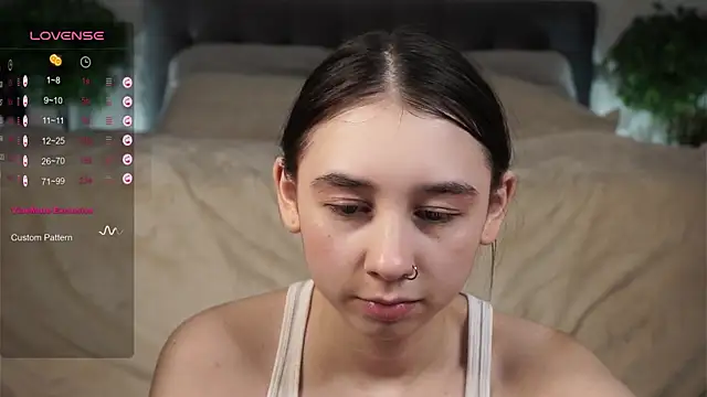 Snapshot of AislyEmbury chatting on 02-10-25, 05:25 AislyEmbury online show from 02-10-25, 05:25