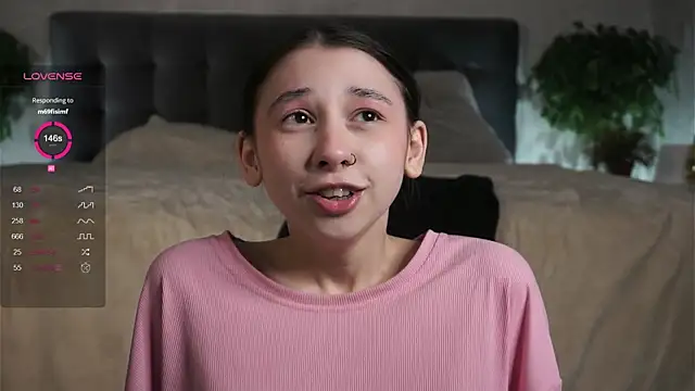 Snapshot of AislyEmbury chatting on 02-16-25, 10:21 AislyEmbury online show from 02-16-25, 10:21