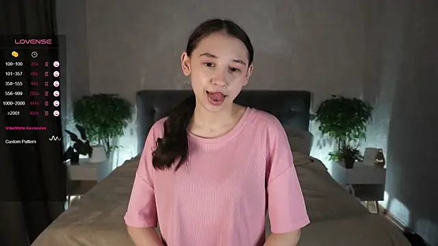 Snapshot of AislyEmbury chatting on 02-17-25, 01:25 AislyEmbury online show from 02-17-25, 01:25