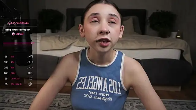 Snapshot of AislyEmbury chatting on 02-22-25, 11:03 AislyEmbury online show from 02-22-25, 11:03