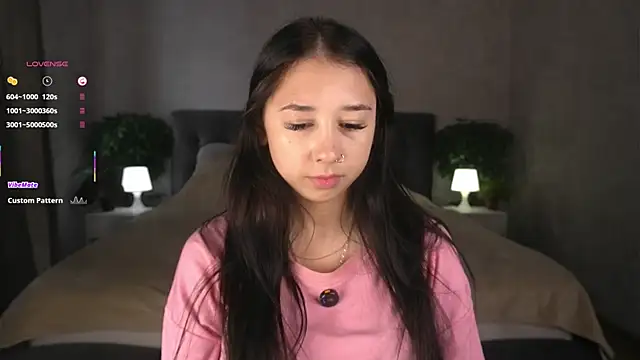 Snapshot of AislyEmbury chatting on 09-09-25, 04:01 AislyEmbury online show from 09-09-25, 04:01