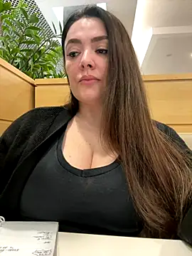 Snapshot of Sophie_Eaton chatting on 10-27-25, 08:24 Sophie Eaton online show from 10-27-25, 08:24