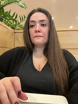 Snapshot of Sophie_Eaton chatting on 10-30-25, 08:31 Sophie Eaton online show from 10-30-25, 08:31