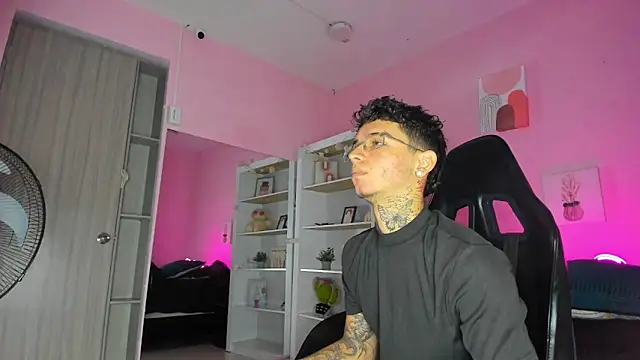 Ian Castillo  online show from 10-31-25, 11:11