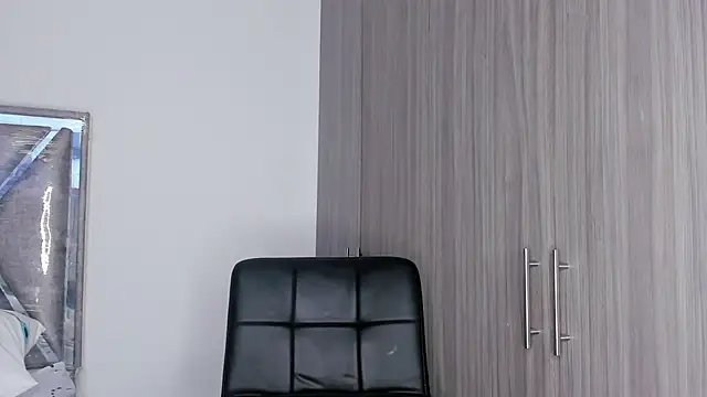 Kristen dollts online show from 11-17-25, 01:55