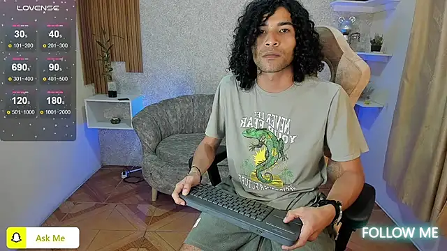 Snapshot of Aaron_Jassell1 chatting on 02-28-25, 01:37 Aaron Jassell1 online show from 02-28-25, 01:37