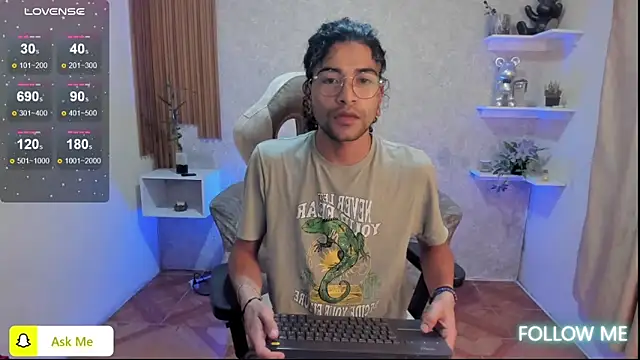 Snapshot of Aaron_Jassell1 chatting on 03-12-25, 11:01 Aaron Jassell1 online show from 03-12-25, 11:01