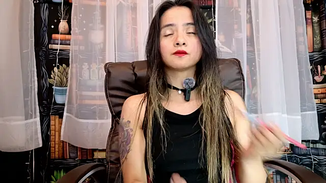 Snapshot of julietta___jackson chatting on 05-23-26, 08:35 julietta jackson online show from 05-23-26, 08:35