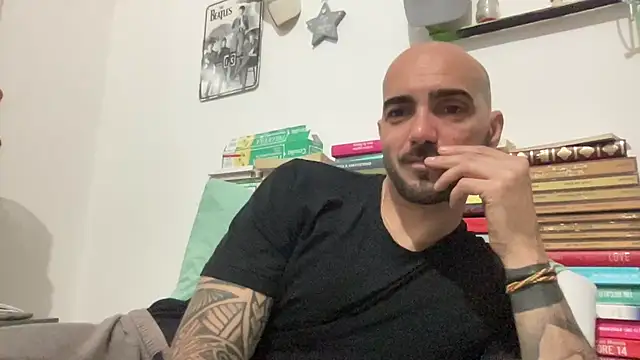 Snapshot of alessandromori91 chatting on 05-08-26, 11:21 alessandromori91 online show from 05-08-26, 11:21
