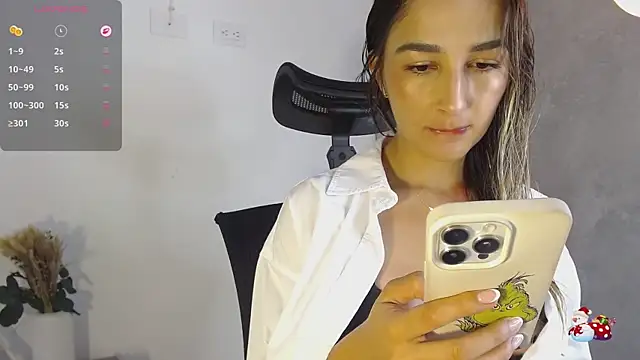 Snapshot of pauliCarter chatting on 01-15-26, 04:00 pauliCarter online show from 01-15-26, 04:00