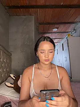 MollySanders    online show from 02-12-26, 06:25