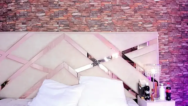 Snapshot of sophie_pariss chatting on 10-16-25, 03:40 sophie pariss online show from 10-16-25, 03:40