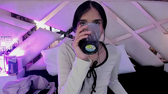 Snapshot of sophie_pariss chatting on 10-23-25, 04:01 sophie pariss online show from 10-23-25, 04:01