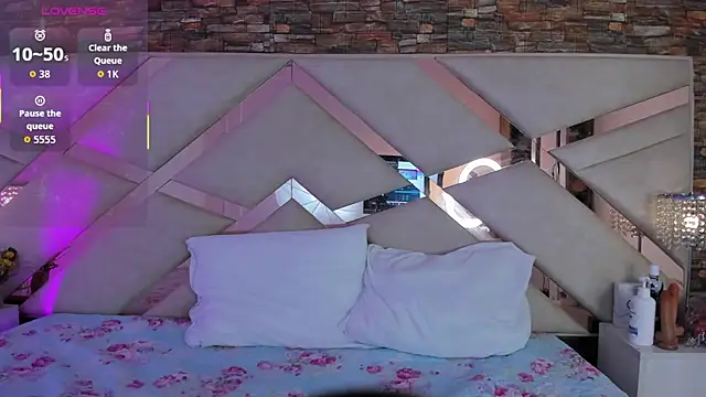 Snapshot of sophie_pariss chatting on 11-23-25, 03:28 sophie pariss online show from 11-23-25, 03:28