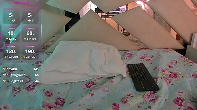 Snapshot of sophie_pariss chatting on 11-26-25, 08:59 sophie pariss online show from 11-26-25, 08:59