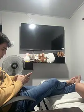 Alex and Fabian online show from 12-21-25, 04:52