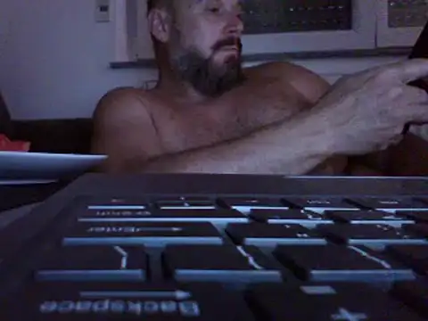 Snapshot of FROL83 chatting on 07-07-26, 07:29 FROL83 online show from 07-07-26, 07:29