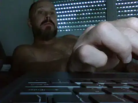 Snapshot of FROL83 chatting on 07-19-26, 06:55 FROL83 online show from 07-19-26, 06:55