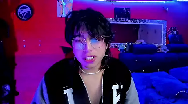 Snapshot of AnggelONfiree chatting on 12-31-24, 04:06 AnggelONfiree online show from 12-31-24, 04:06