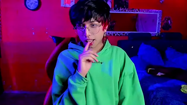 Snapshot of AnggelONfiree chatting on 03-10-25, 08:48 AnggelONfiree online show from 03-10-25, 08:48