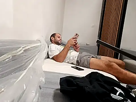 Snapshot of Zbochunec chatting on 12-23-25, 04:10 Zbochunec online show from 12-23-25, 04:10