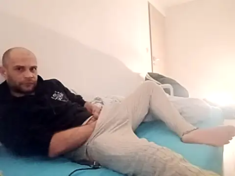 Snapshot of Zbochunec chatting on 02-02-26, 02:32 Zbochunec online show from 02-02-26, 02:32