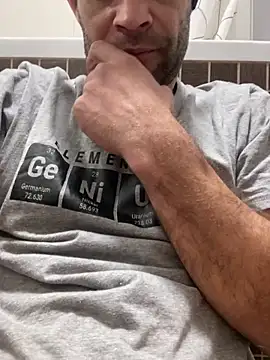 Snapshot of Zbochunec chatting on 02-25-26, 03:27 Zbochunec online show from 02-25-26, 03:27