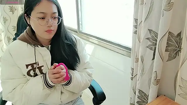 Snapshot of luoxuwen chatting on 12-28-24, 03:58 luoxuwen online show from 12-28-24, 03:58
