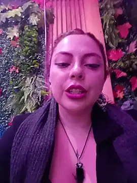 Snapshot of madelaine- chatting on 06-06-26, 07:29 madelaine- online show from 06-06-26, 07:29