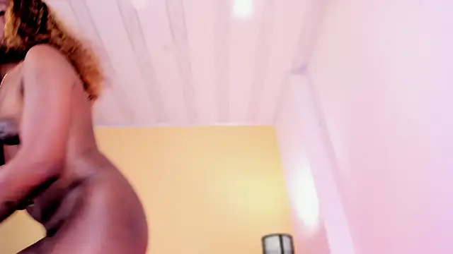 Snapshot of HellenHylls chatting on 12-11-24, 12:02 HellenHylls online show from 12-11-24, 12:02