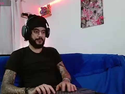 Snapshot of YiioCohen chatting on 09-16-25, 06:58 YiioCohen online show from 09-16-25, 06:58