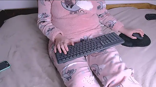 Snapshot of ChubbyMaia chatting on 11-23-25, 06:24 ChubbyMaia online show from 11-23-25, 06:24