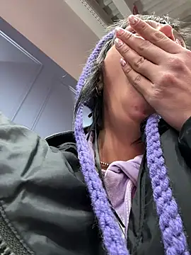 bigbabykiki online show from 12-17-24, 06:13