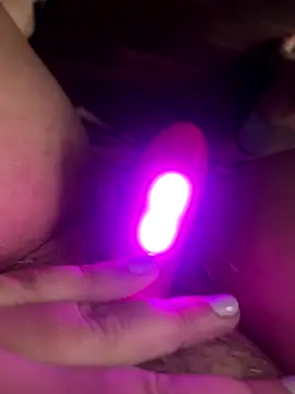 Snapshot of Popinasq chatting on 10-27-25, 04:11 Popinasq online show from 10-27-25, 04:11