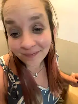 Snapshot of Popinasq chatting on 11-08-25, 11:36 Popinasq online show from 11-08-25, 11:36