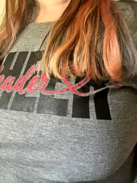 Snapshot of Popinasq chatting on 11-15-25, 04:03 Popinasq online show from 11-15-25, 04:03