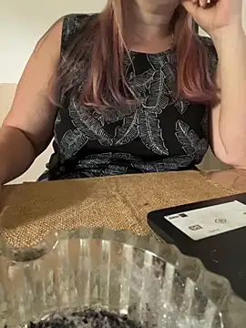 Snapshot of Popinasq chatting on 11-28-25, 06:43 Popinasq online show from 11-28-25, 06:43