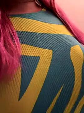 Snapshot of Popinasq chatting on 12-13-25, 10:37 Popinasq online show from 12-13-25, 10:37