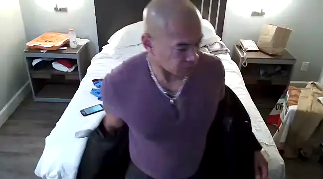 Snapshot of EatMyCake831 chatting on 01-11-25, 06:45 EatMyCake831 online show from 01-11-25, 06:45