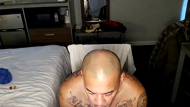 Snapshot of EatMyCake831 chatting on 02-12-25, 03:38 EatMyCake831 online show from 02-12-25, 03:38