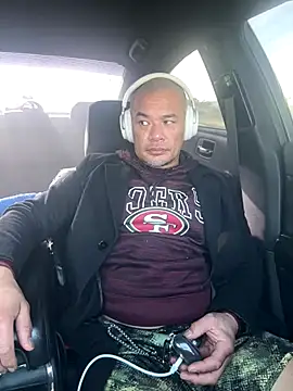 Snapshot of EatMyCake831 chatting on 12-15-25, 06:12 EatMyCake831 online show from 12-15-25, 06:12