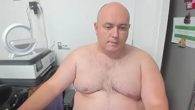 Snapshot of BigromeoXX chatting on 12-20-24, 06:56 BigromeoXX online show from 12-20-24, 06:56