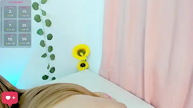 Snapshot of Mysexygirl_ chatting on 12-15-25, 04:17 Mysexygirl online show from 12-15-25, 04:17