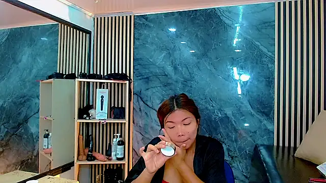 Isalombardi online show from 10-21-25, 03:18