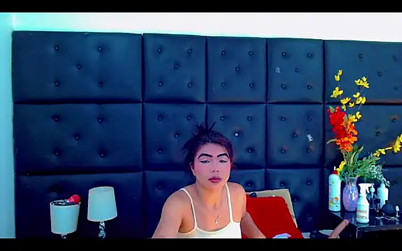 Snapshot of Isalombardi chatting on 02-27-26, 02:55 Isalombardi online show from 02-27-26, 02:55