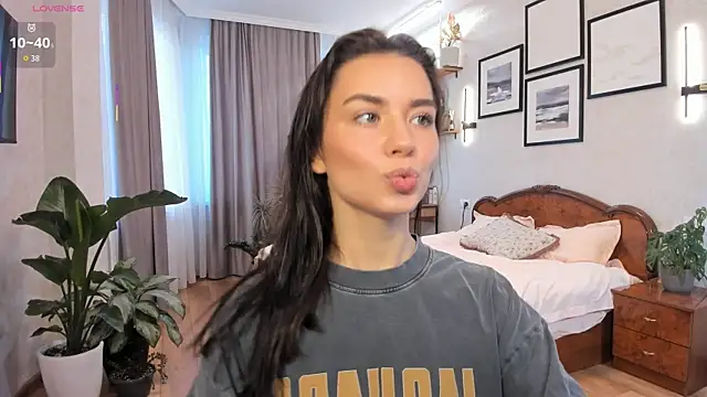 NicoleLuv online show from 10-17-25, 01:14